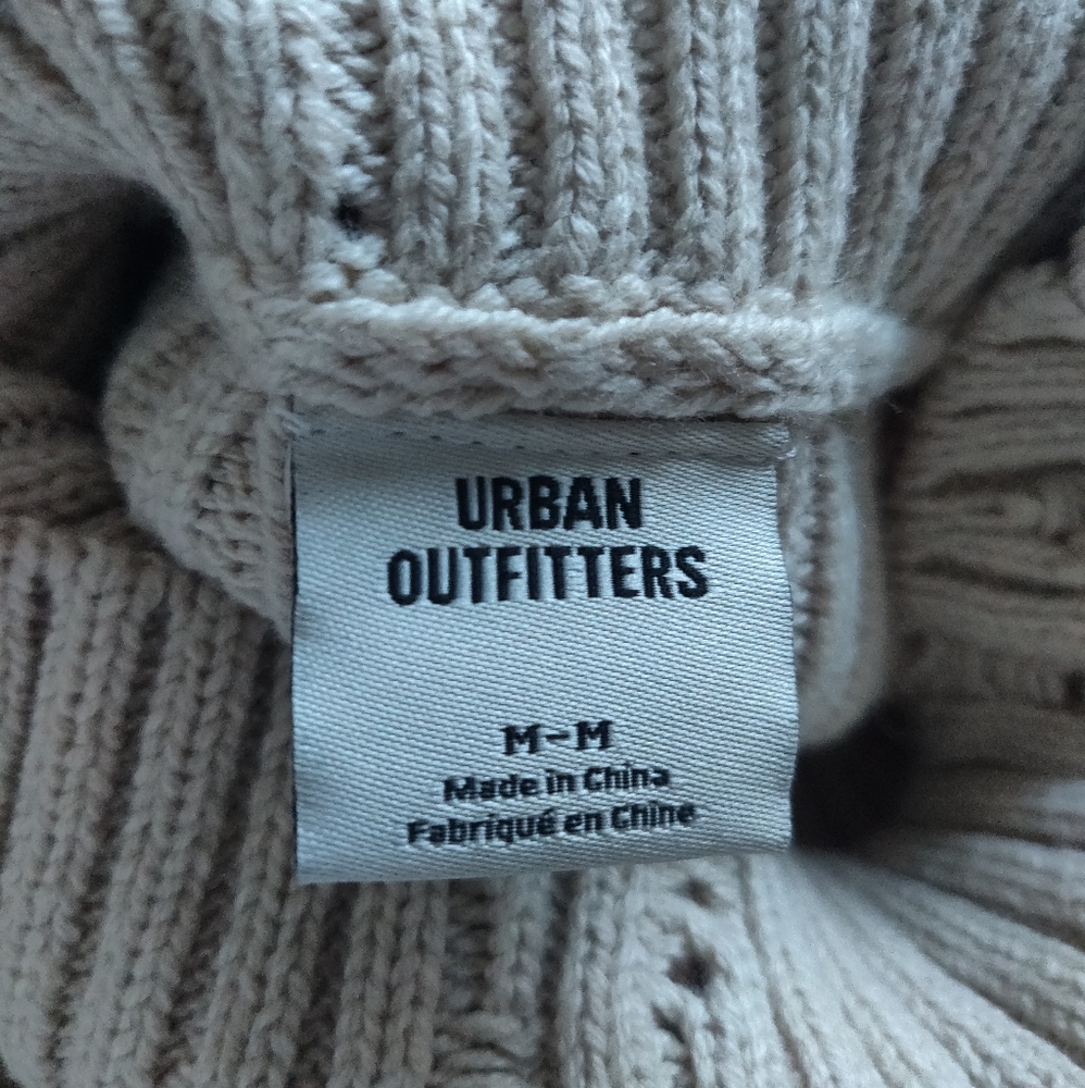 UO SLEEVELESS TURTLENECK SWEATER Urban Outfitters - Picture 10 of 10